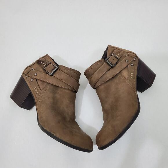 Indigo Rd | Buckle Strap Accent Zip Side Heeled Booties - Picture 3 of 10